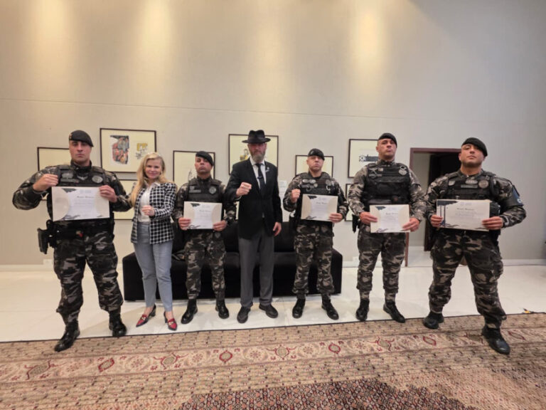 Deputado Tito Barichello homenageia policiais do BPChoque