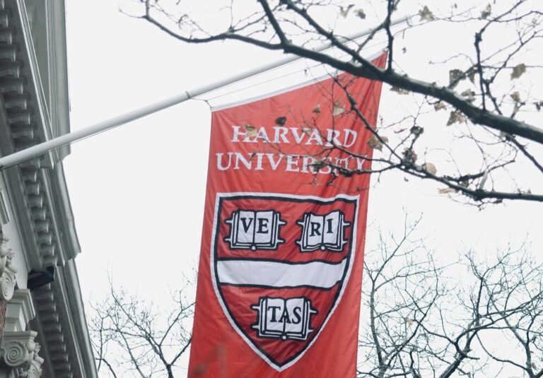Novas restrições de financiamento ao acesso de Harvard