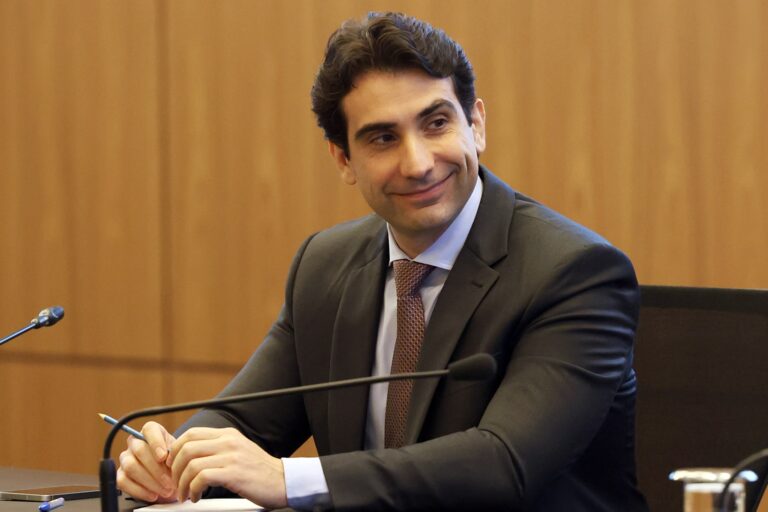 Presidente da Febraban elogia Galípolo por dignidade institucional do BC