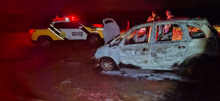 Incêndio em veículo na PR-323, em Cianorte