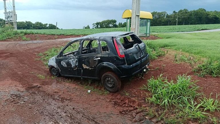 Incêndio destrói veículo na PR-317 entre Toledo e Ouro Verde do Oeste