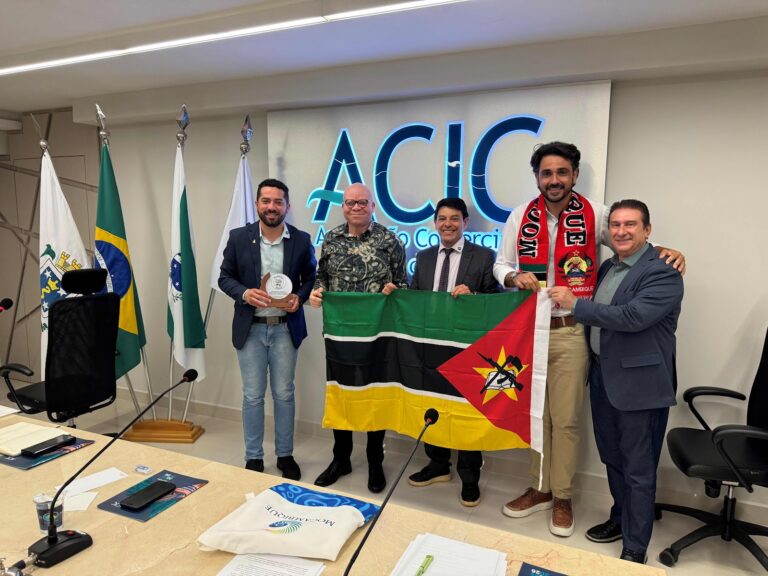 Carlos Mussanhane é homenageado pela Câmara de Cascavel