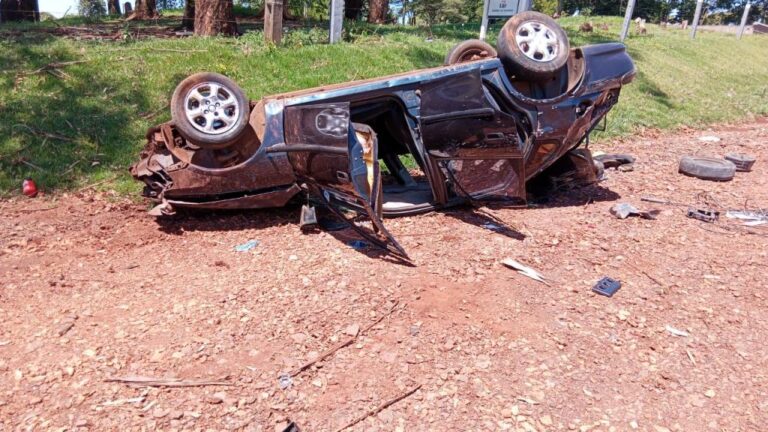Acidente na PR-591: carro capota em Novo Sarandi e motorista sofre ferimentos leves