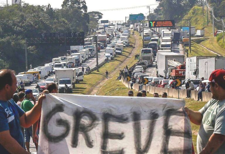 Caminhoneiros confirmam greve nacional e ganham apoio jurídico