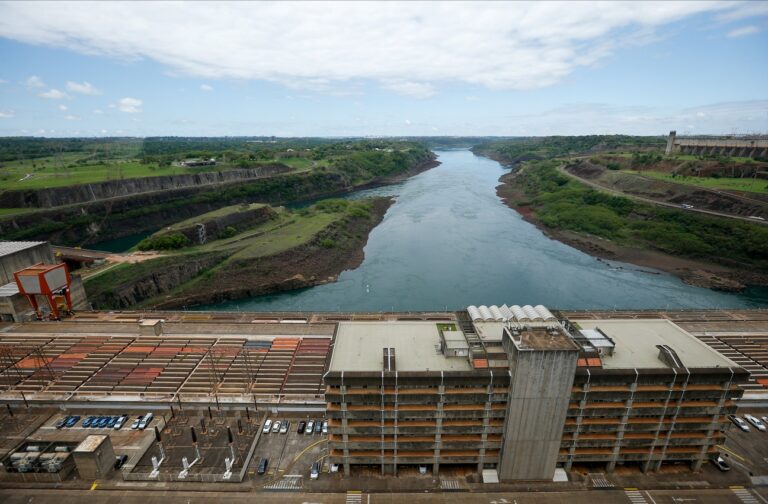 Brasil e Paraguai vão retomar negociações sobre Itaipu em dezembro
