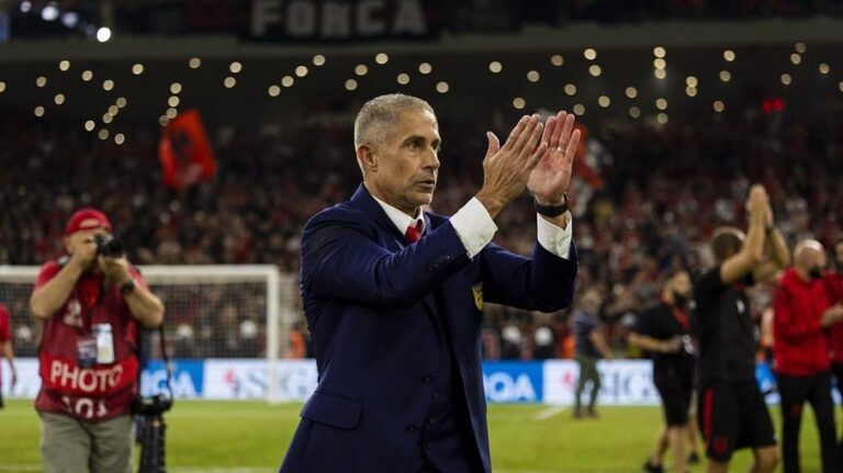 Sylvinho pode levar a Albânia à Copa do Mundo em 2026