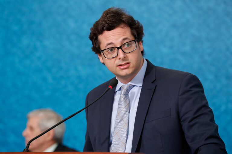 Wajngarten classifica prisão de Bolsonaro como vergonhosa e inacreditável