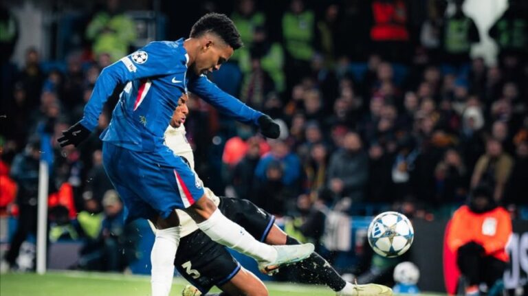 Estêvão brilha no Chelsea e é elogiado por técnico como jogador à moda antiga