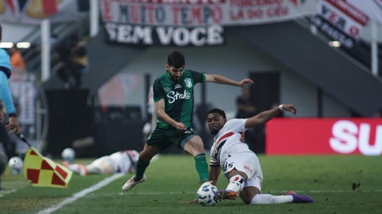 Público do São Paulo na Vila Belmiro é o pior da temporada