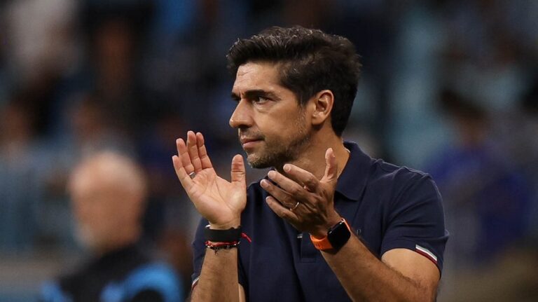 Abel Ferreira critica arbitragem após derrota do Palmeiras para o Grêmio