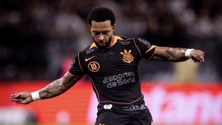 Corinthians vence Grêmio e Memphis marca após jejum