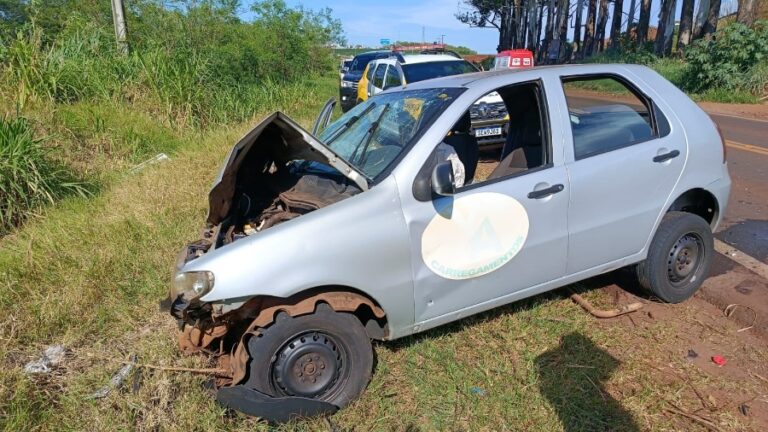 Colisão entre Palio e Amarok deixa duas pessoas feridas na PR-317