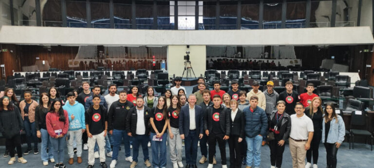 Estudantes de Rio Bonito do Iguaçu conhecem a Assembleia Legislativa