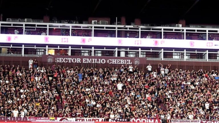 Torcida do Lanús vaia ato contra racismo da Conmebol