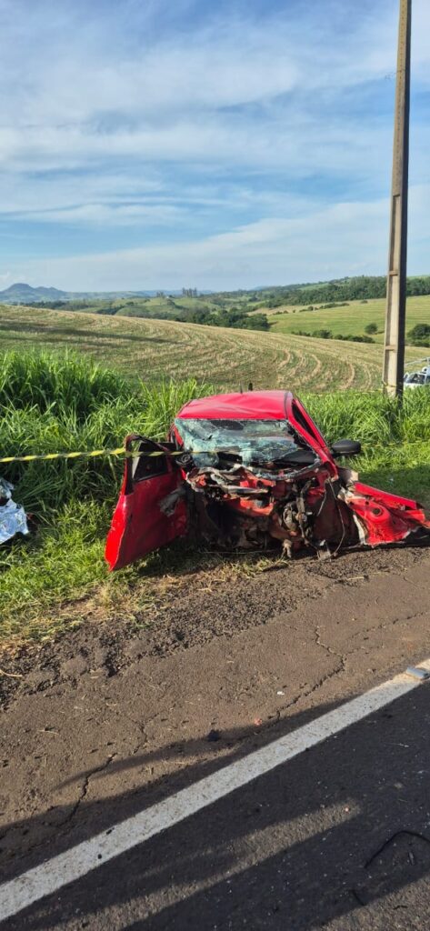 Tragédia na PR-218: colisão entre veículos resulta em três mortes
