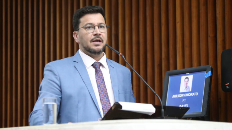 Oposição critica nova consulta do programa 'Parceiro da Escola' no Paraná