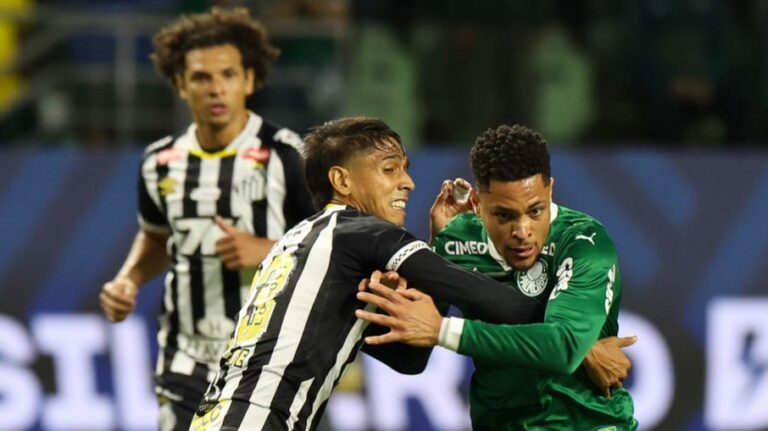 Palmeiras vence Santos e se distancia na liderança