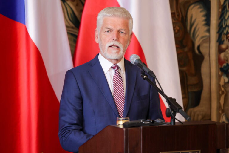 A coragem tcheca contra o comunismo: lições para o Brasil