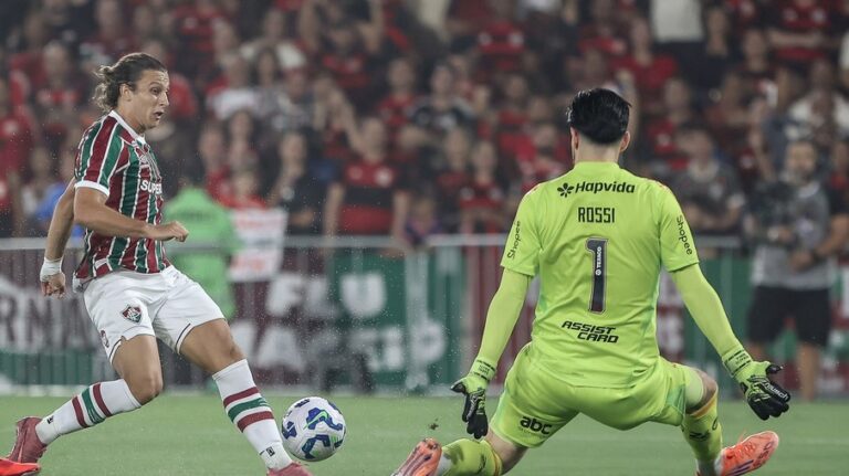 Rossi destaca liderança do Flamengo após falha em jogo contra Fluminense