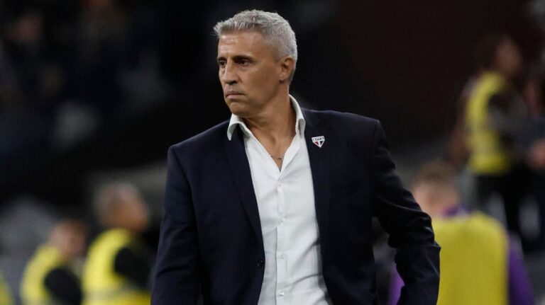 Crespo critica lesões no São Paulo e pede contratações para o futuro