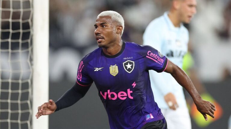 Botafogo conquista importante vitória sobre o Grêmio em jogo eletrizante