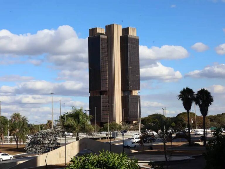 Déficit em conta corrente do Brasil alcança US$ 5,121 bilhões em outubro