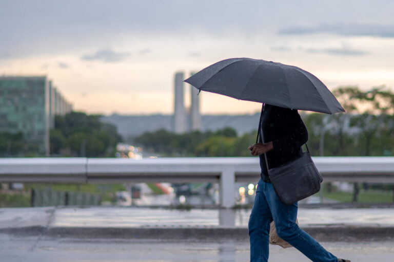 Calor intenso e chuvas marcam o início de dezembro no Brasil