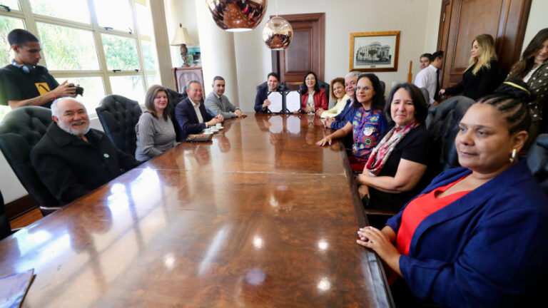 Assembleia aprova lei que unifica carreiras de técnicos do Judiciário no Paraná