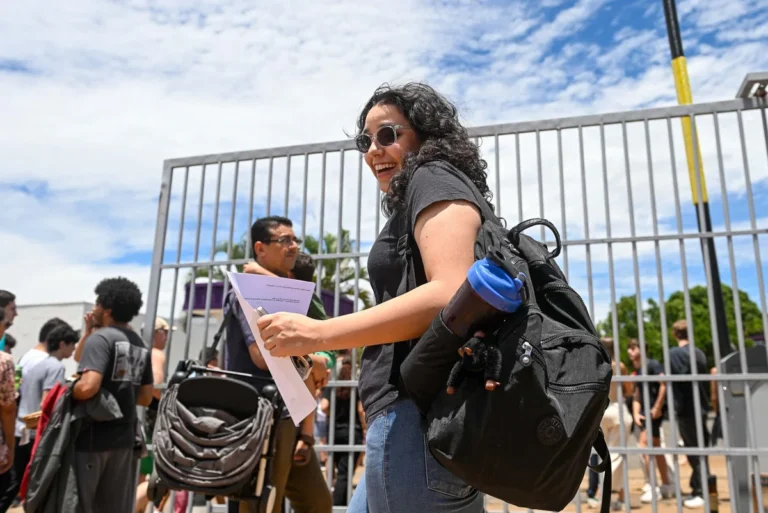 Hugo Motta faz piada sobre projeto para evitar atrasos no Enem