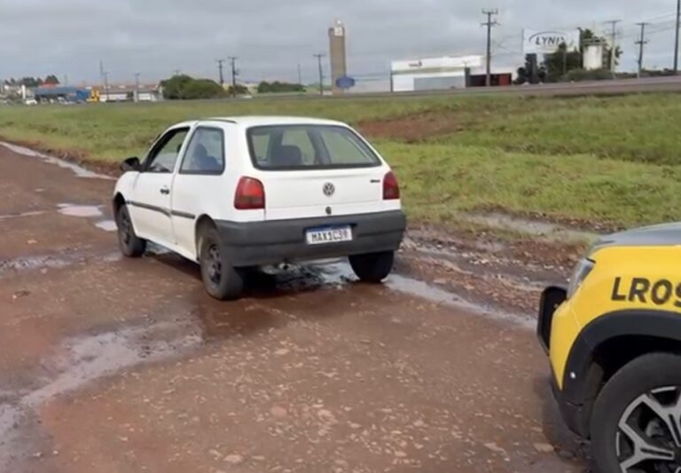 Carro furtado é recuperado pela polícia em Cascavel