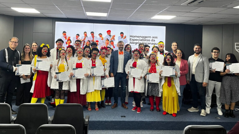 Homenagem aos Especialistas da Alegria em Paranaguá