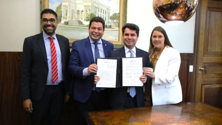 Assembleia e Uvepar assinam convênio para fortalecer os legislativos municipais no Paraná