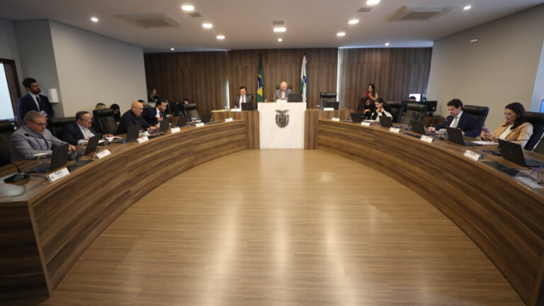 CCJ aprova novas diretrizes para gestão universitária e hospitais