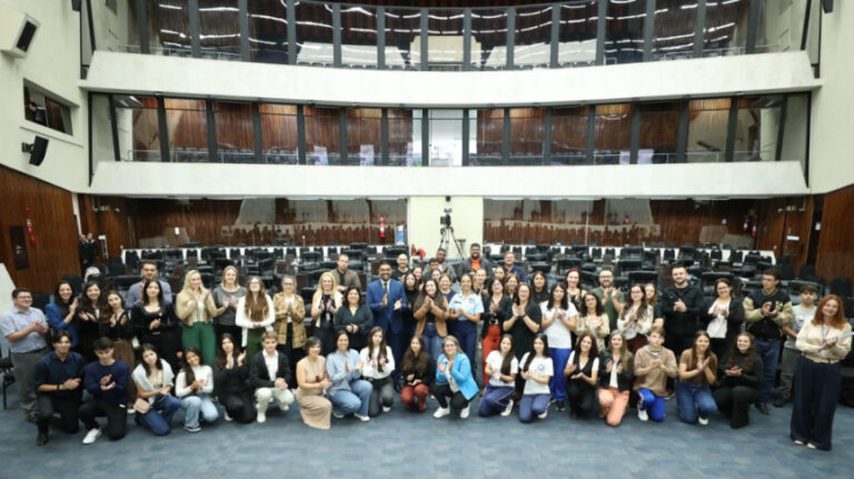 Assembleia promove Caravana da Cidadania e premia vencedores