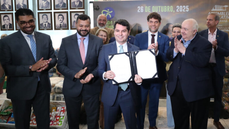 Assembleia do Paraná assina termo com a ABRADEP