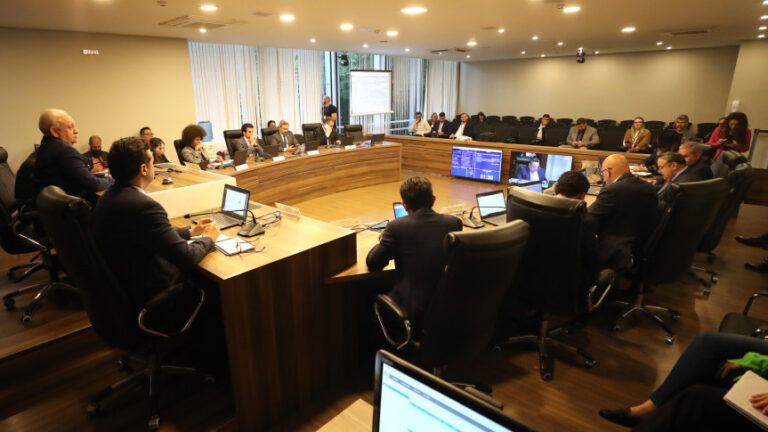 CCJ analisa emendas ao projeto de lei sobre carreiras da Polícia Civil do Paraná