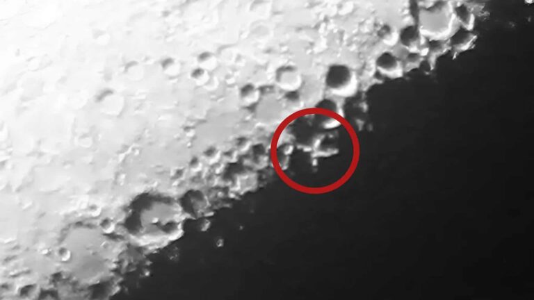 Veja um X na Lua esta noite