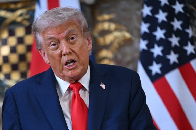 Trump critica emissoras de TV e sugere revogação de licenças