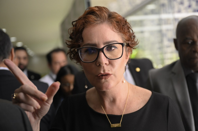 Análise do processo contra Carla Zambelli deve ser finalizada em novembro