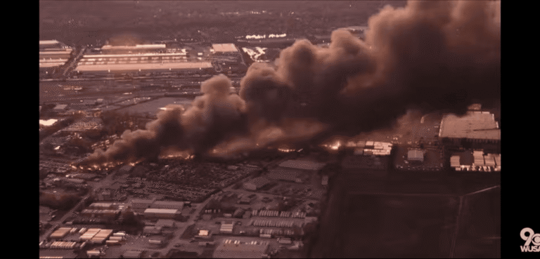 Avião cargueiro da UPS cai em aeroporto no Kentucky
