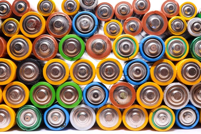 Método inovador reduz custos na recuperação de lítio de baterias usadas