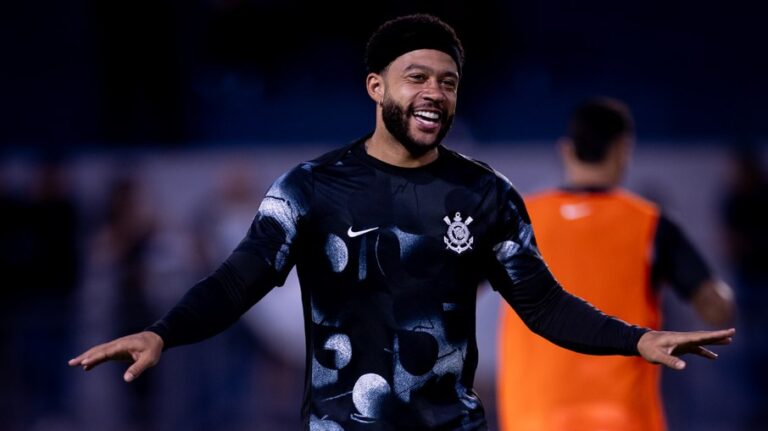 Memphis Depay muda para hotel mais barato, afirma Stabile