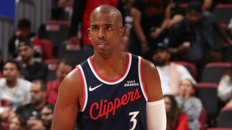 Clippers dispensam Chris Paul em sua temporada de aposentadoria