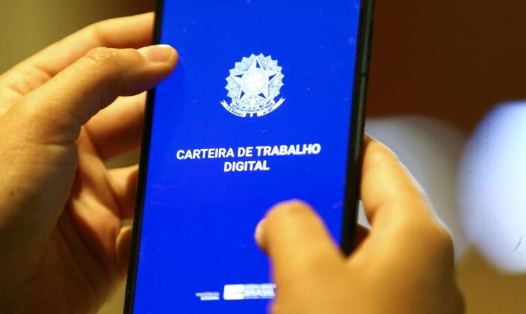 Mercado de trabalho resiliente: queda no tempo médio de desemprego e aumento de renda