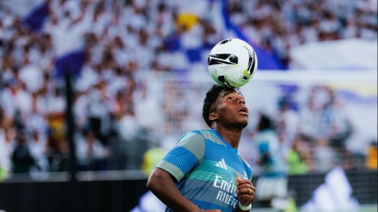 Técnico do Lyon comenta sobre Endrick, mas evita confirmações