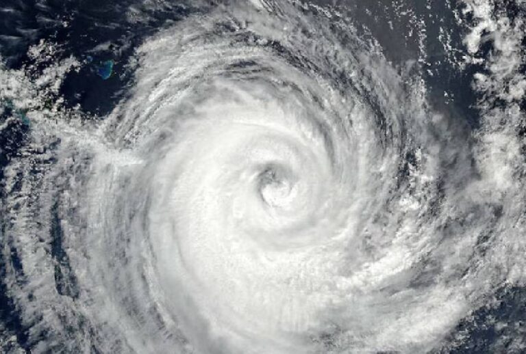 Ciclone extratropical provoca tempestades e granizo no Paraná