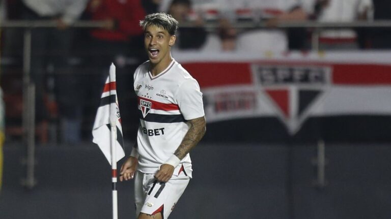 Comentarista cobra Ferreirinha sobre promessa de tanguinha