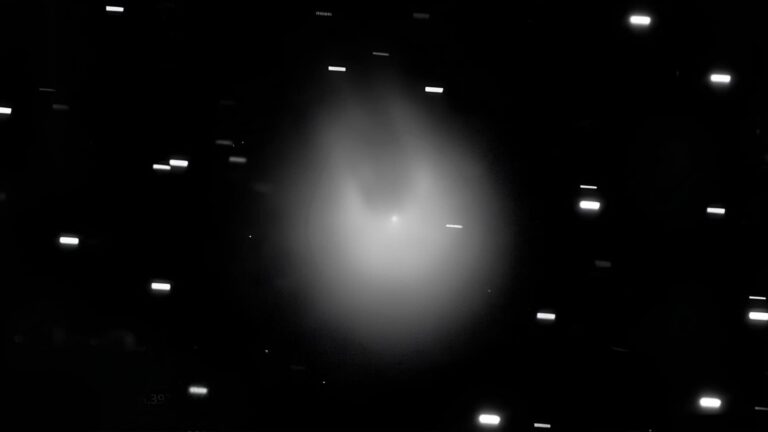 Cometa do Diabo emite sinais de rádio intrigantes