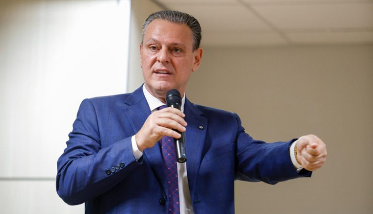 Ministro Fávaro afirma que retirada de tarifas fortalece relações Brasil-EUA