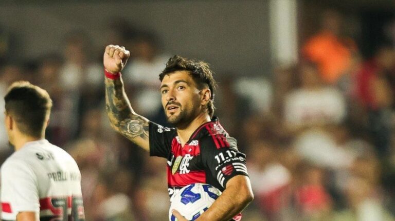Arrascaeta se torna maior artilheiro estrangeiro do Flamengo